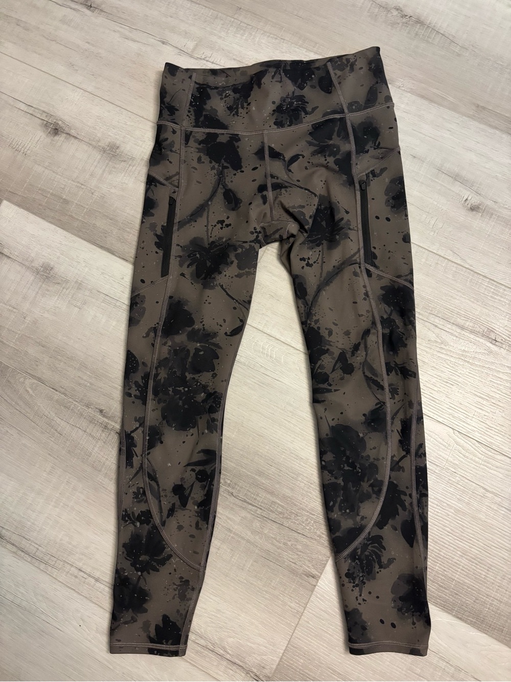 Athleta Rainier Reflective Tight Leggings Brown Black Floral Print Zip Pocket M